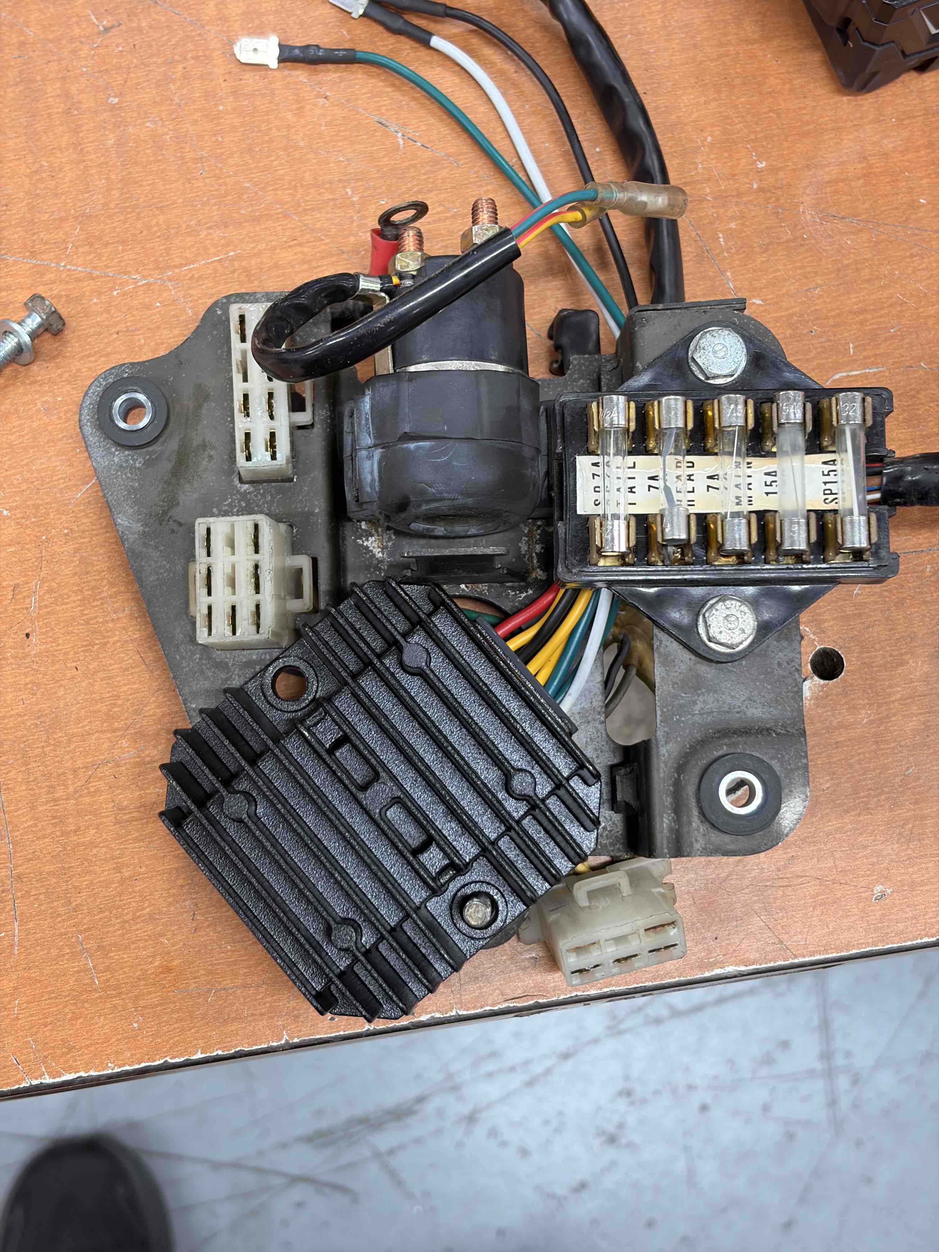 Hole and stud alignment_CB550_ElectronicsTray_RegRecCombo.jpg