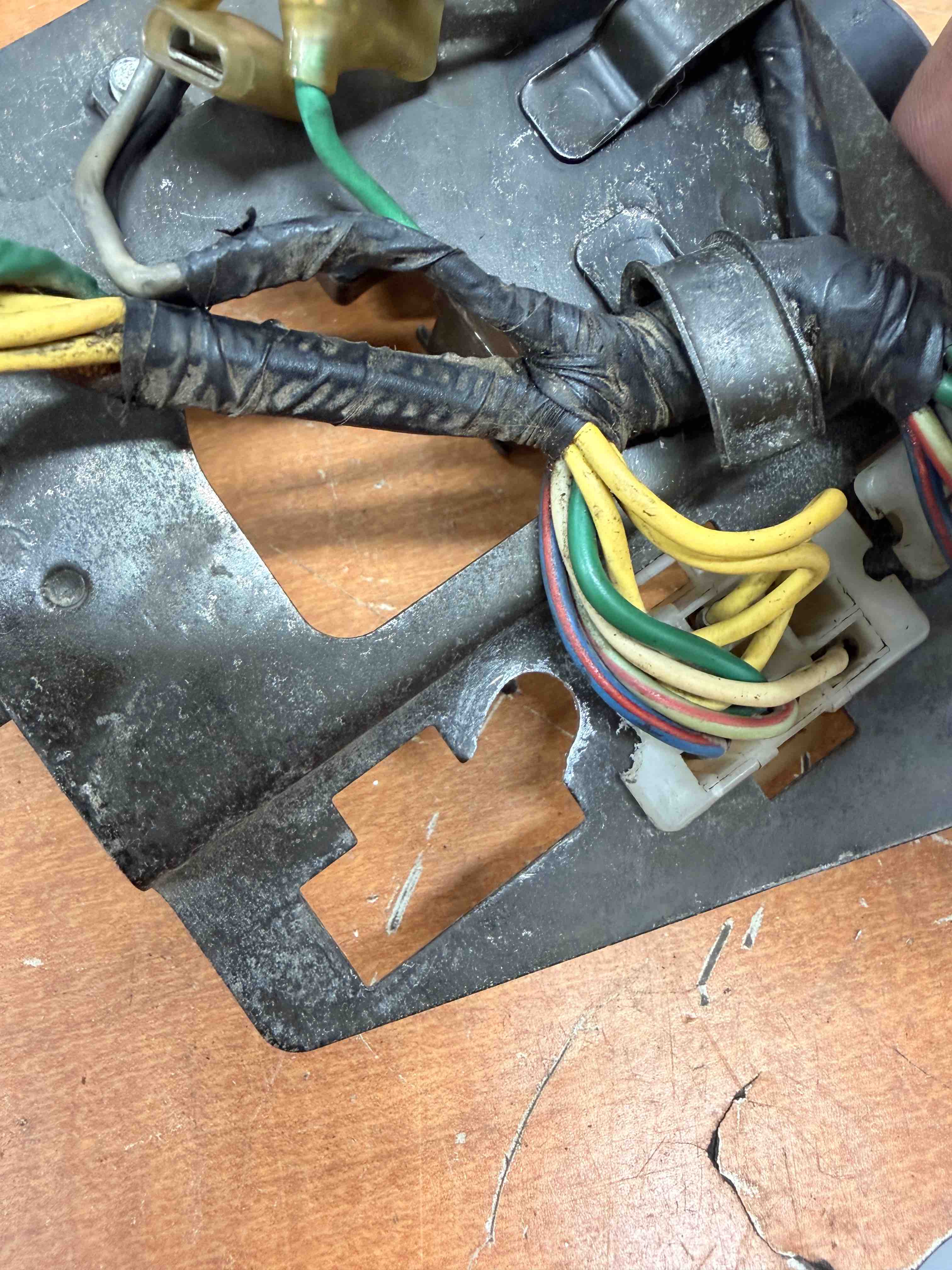 filed hole with clearanced stator plug_CB550_ElectronicsTray_RegRecCombo.jpg